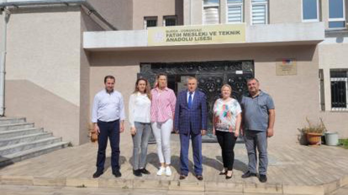Osmangazi İlçe Milli Eğitim Müdürümüz Sayın Gürhan Çokgezer Yenilene Atölyelerimizi Ziyaret Etti