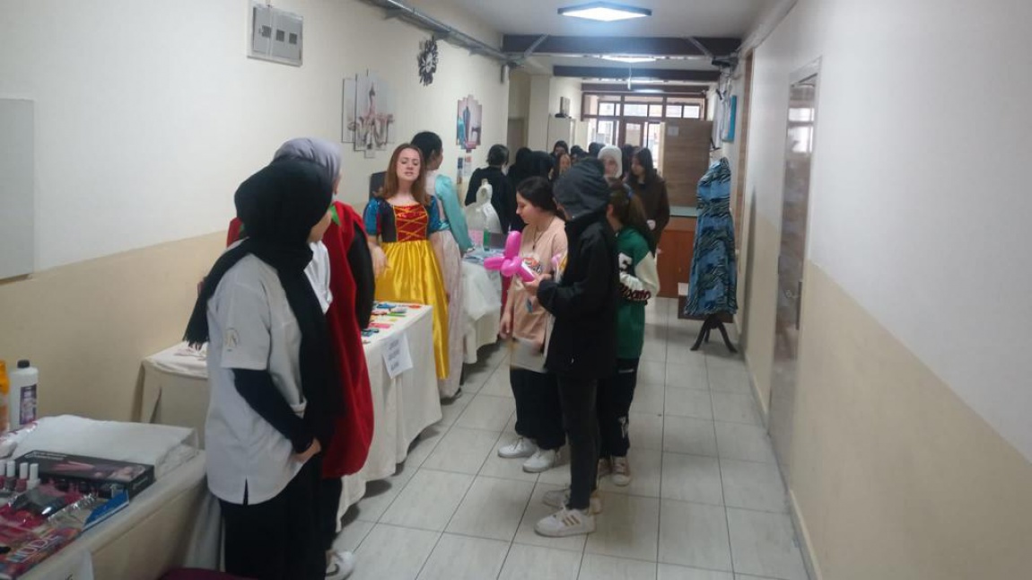 Okul Tanıtımları: Şehit  Komanda Er Ramazan Okur Ortaokulu